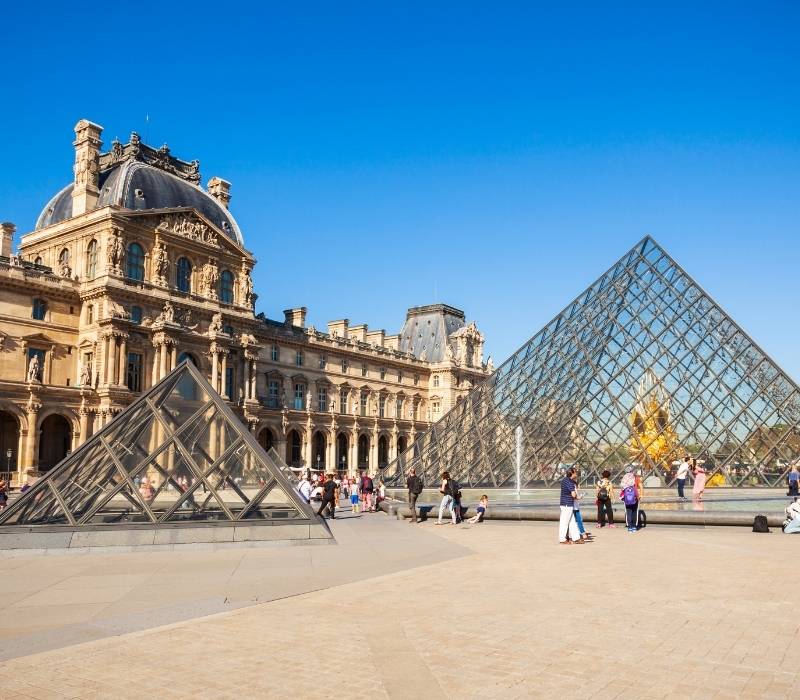 Enjoy Louvre, Versailles plus a Seine dinner cruise in Paris