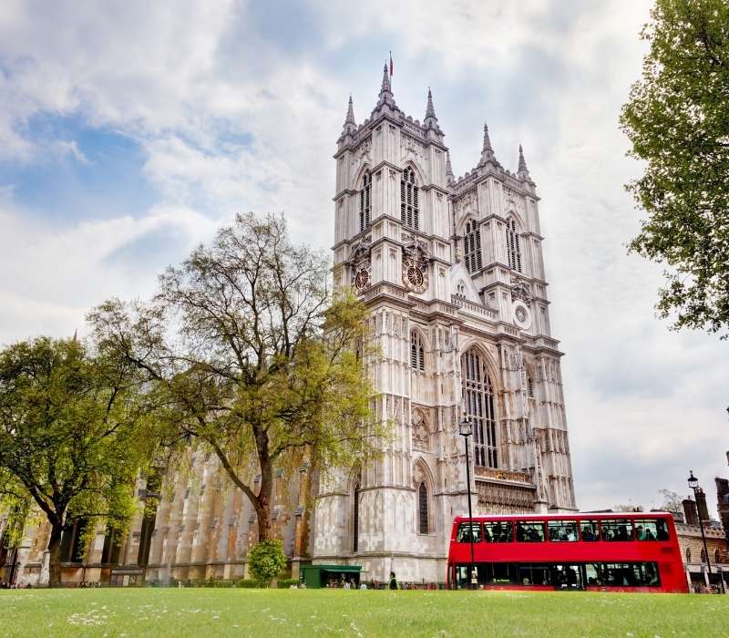 Explore London’s iconic landmarks with a private guided tour